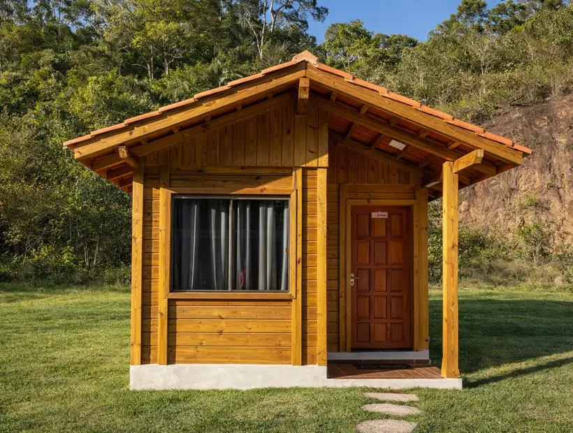 Casa de madeira para montanha: aconchego, vista e implantação