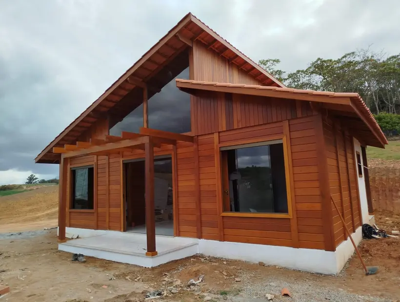 Casa de madeira para sítio: como alinhar conforto e manutenção